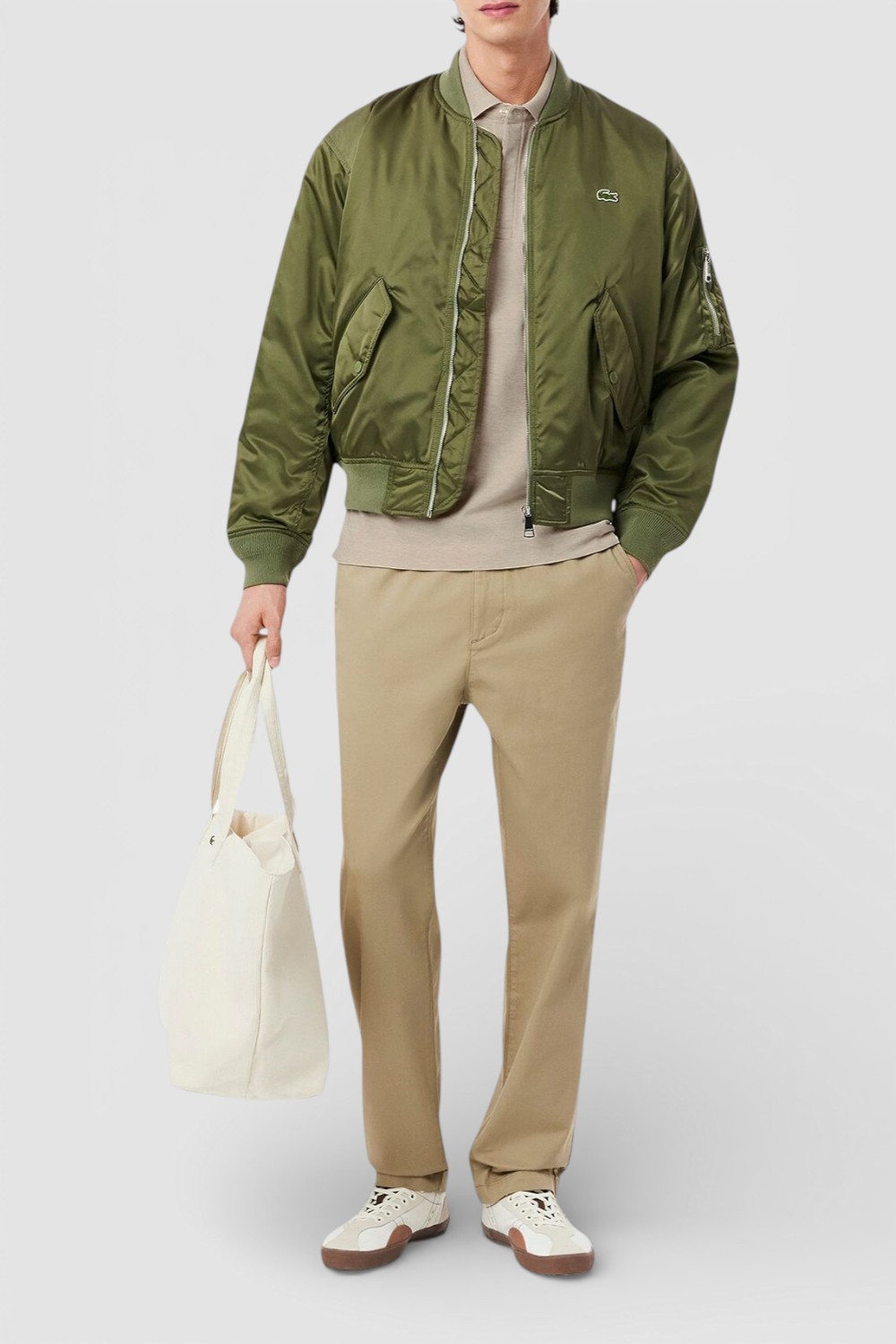 תמונת כל הלוק של חולצת פולו קצרה